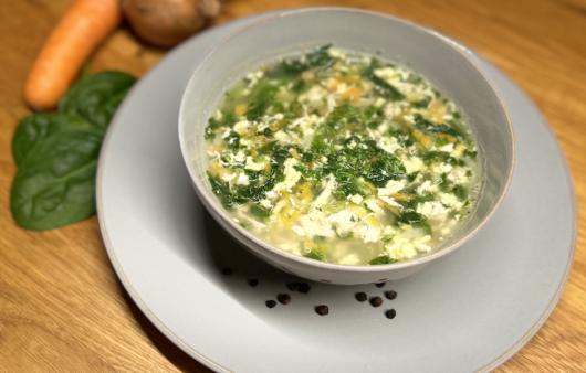 Low-carb Huehnersuppe
