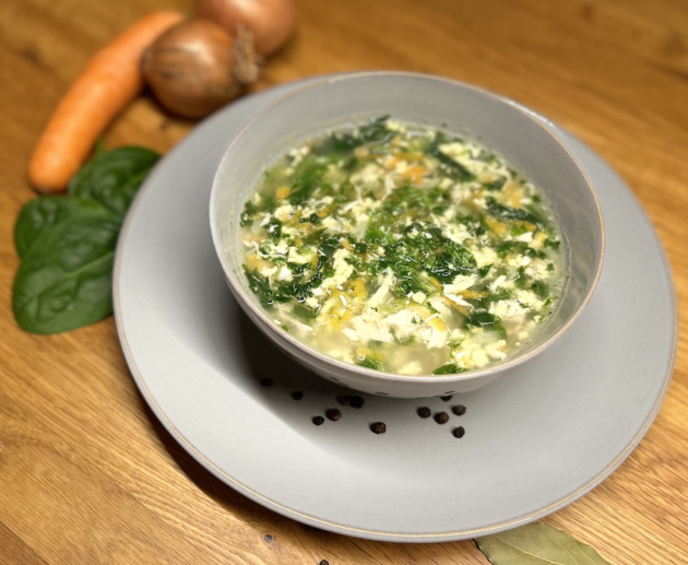 Low-carb Huehnersuppe