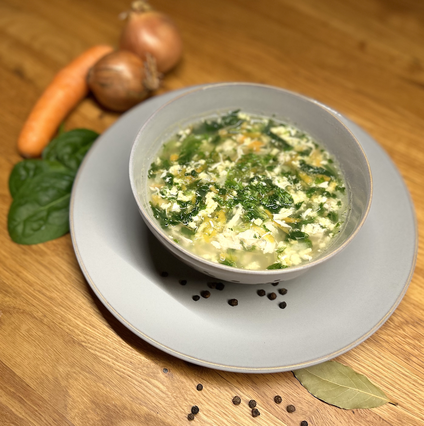 Low-carb Huehnersuppe